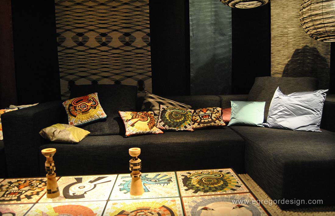 Salone del mobile, , perne decorative, canapea.