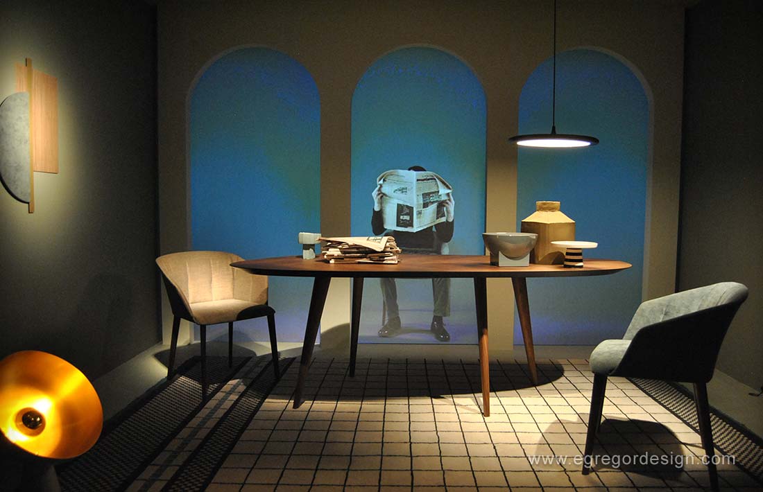 Salone del mobile, , masa, scaune.