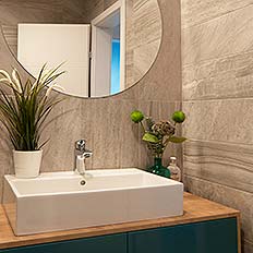 Design productie baie mdf, sticla vopsita pe perete.